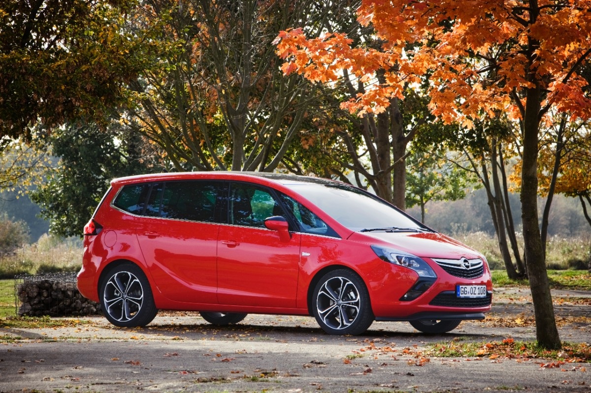 Opel Zafira Tourer 2.0 BiTurbo CDTI (4).jpg